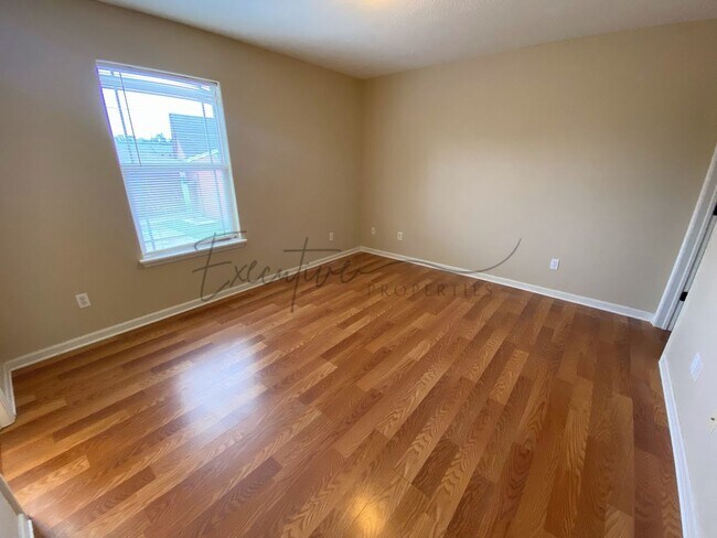 Building Photo - 2-Bed, 2.5-Bath Townhouse – Walk to McNeese State University!