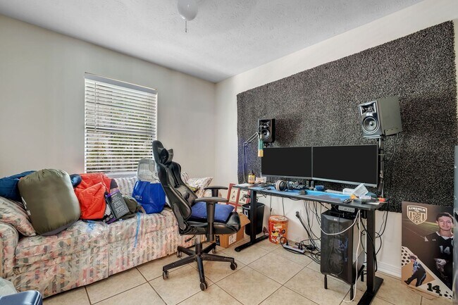 Building Photo - Updated Home Off Old Bainbridge Road