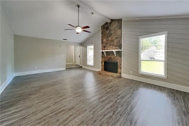 Building Photo - 4741 Nutmeg Way SW