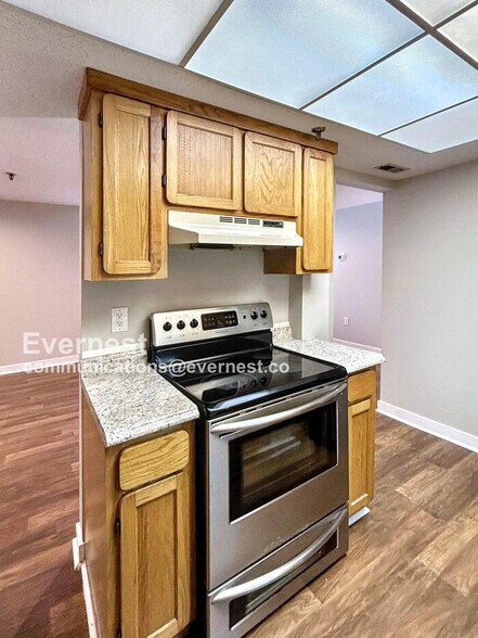 Building Photo - 315 N Spruce St