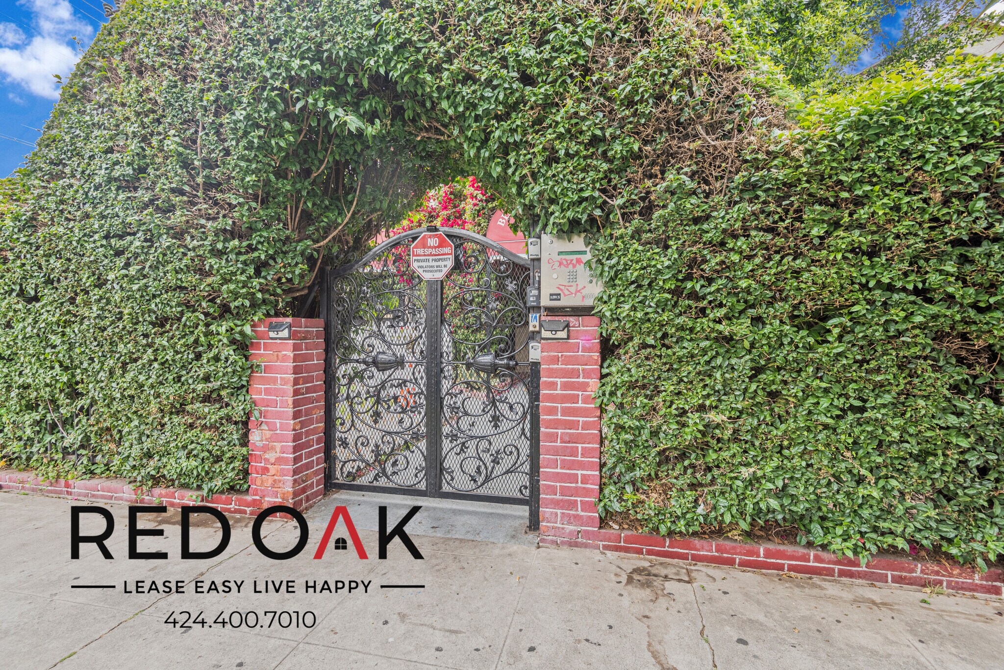 Building Photo - 851 S Kenmore Ave