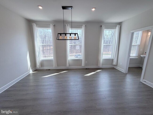 Building Photo - 10825 Foxtrot Cir