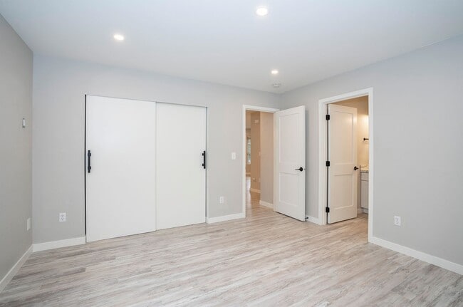 Building Photo - Spacious 3-Bedroom Home with Deck & Fenced Yard