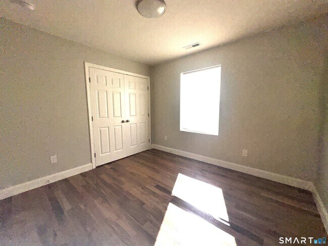 Building Photo - 105 Churchill St