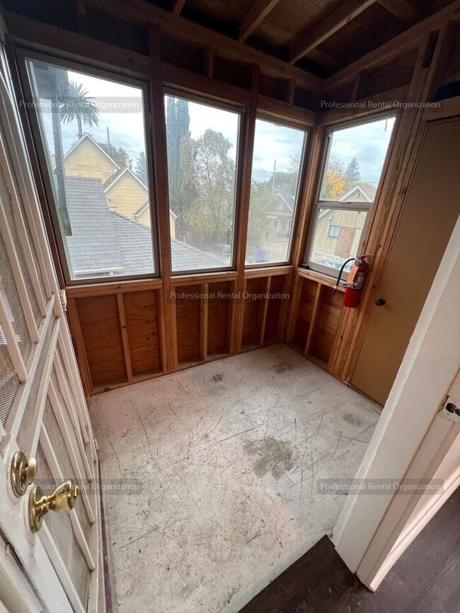 Building Photo - Experience the charm of Napa, CA living in this one-bedroom, one-bathroom apartment. Available now!!