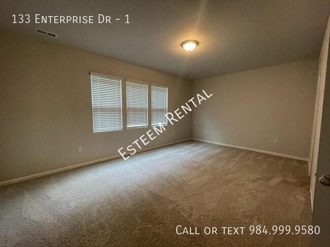 Building Photo - 133 Enterprise Dr