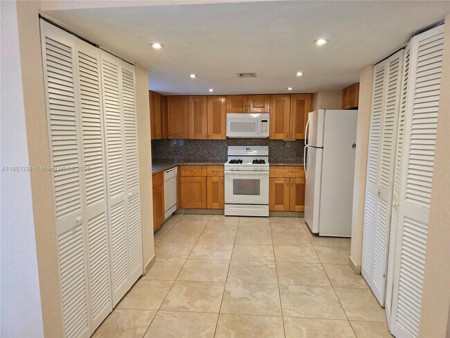Building Photo - 6945 SW 111th Ct