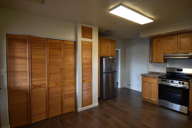 Building Photo - 2515 Wiard St