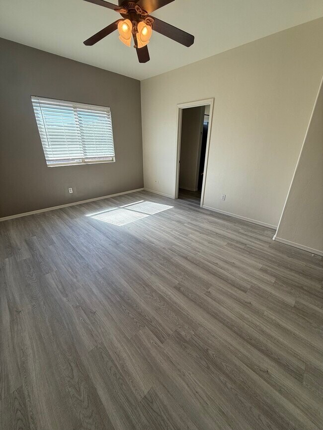 Building Photo - HOUSE FOR RENT