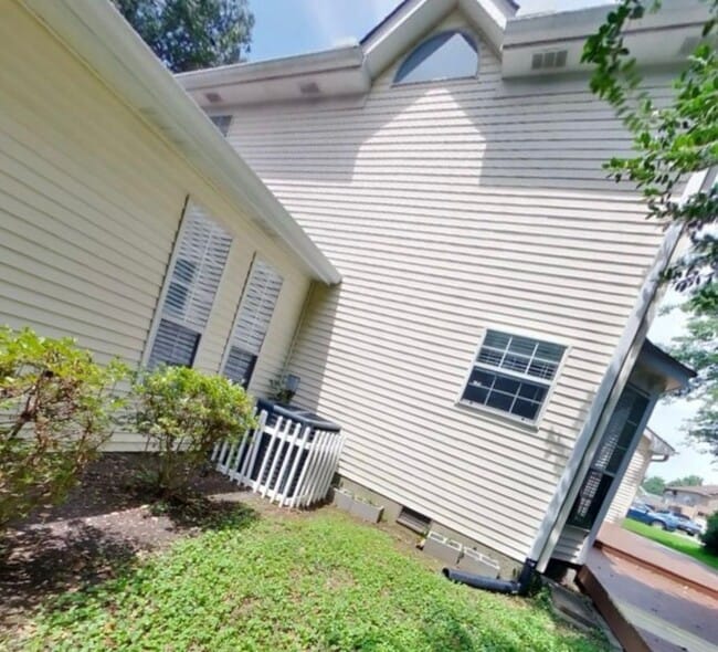 Building Photo - 104 Chitwood Ct
