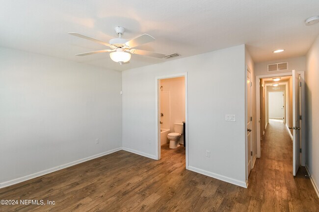 Building Photo - 556 Eiseman Wy