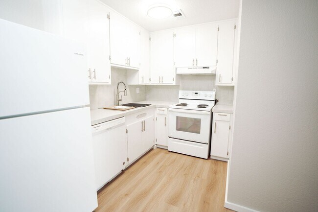 Building Photo - 1440 Myrtle Avenue