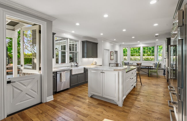 Building Photo - 13 Cape Danbury