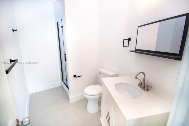 Building Photo - 8173 Silver Palm Ct