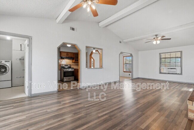 Building Photo - 3827 Devon Ave