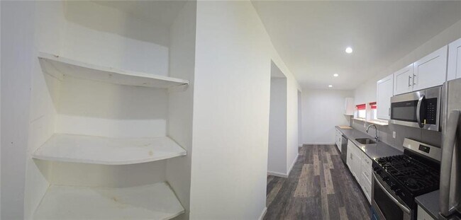 Building Photo - 130 Van Dyke St