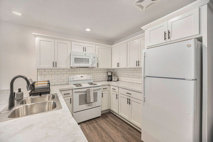 Building Photo - 1562 Michigan St NE