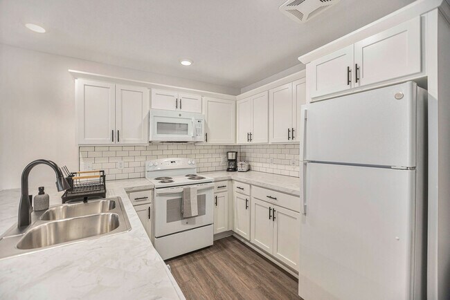 Building Photo - 1562 Michigan St NE