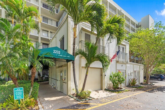 Building Photo - 2232 N Cypress Bend Dr