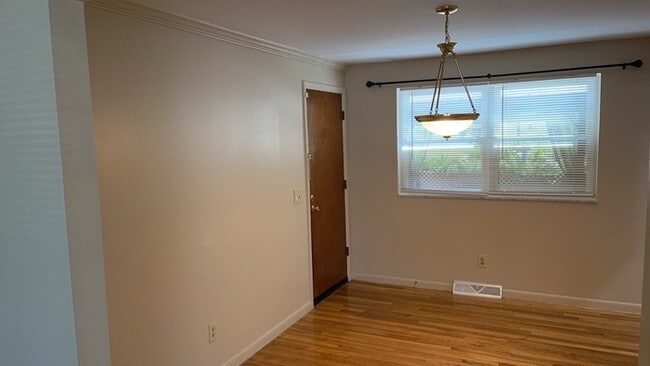 Building Photo - 811 Kenbrook Dr