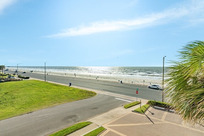 Building Photo - 7700 Seawall Blvd