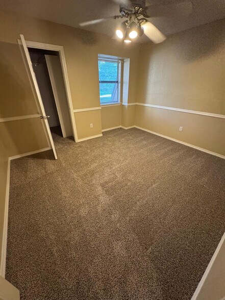 Building Photo - 3622 Green Hollow Dr