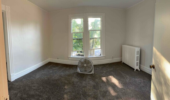 Building Photo - 524 Park Ave