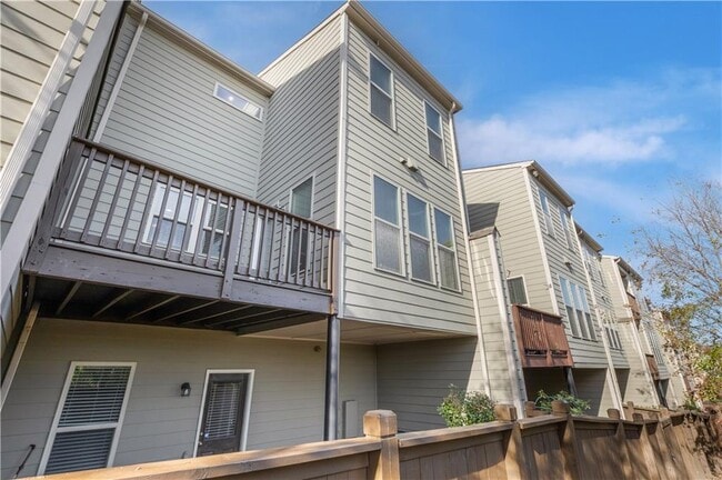 Building Photo - 2541 Sibley Dr