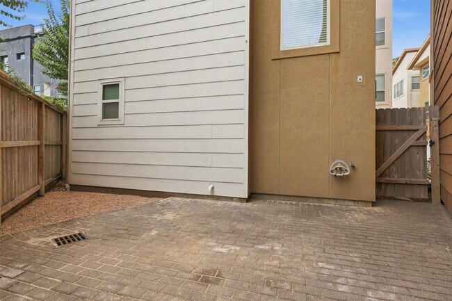 Building Photo - 1535 Malone St