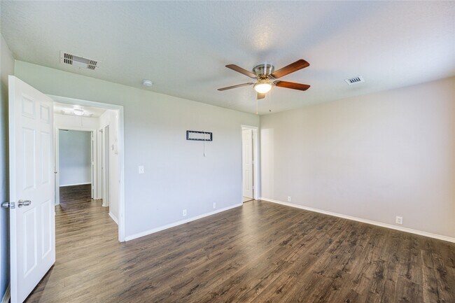 Building Photo - 18827 Sandelford Dr