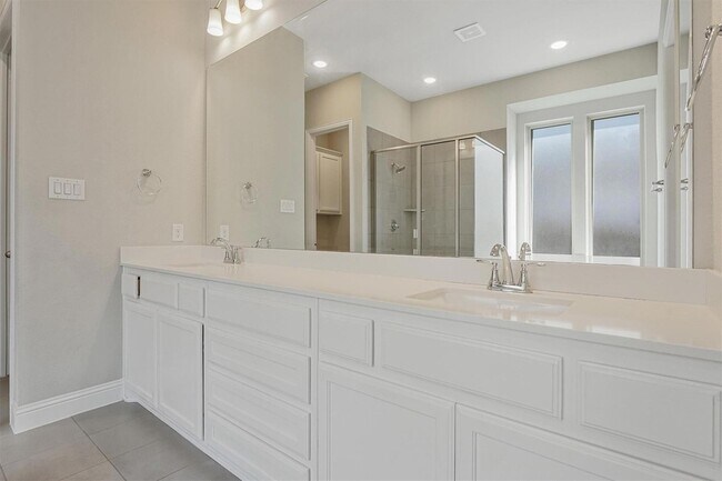 Building Photo - 1910 Graham Wy