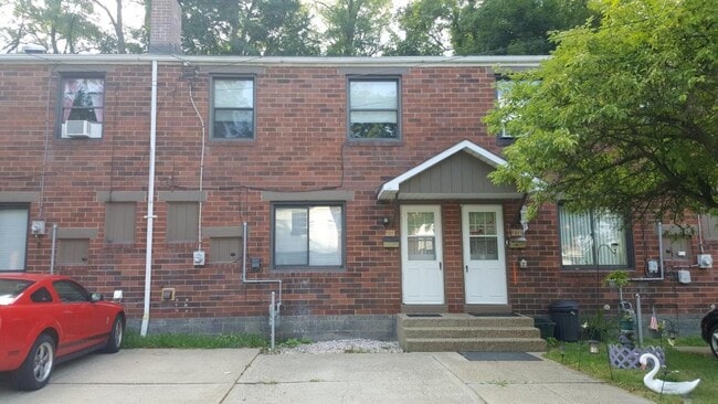Primary Photo - 273 Oak Dr