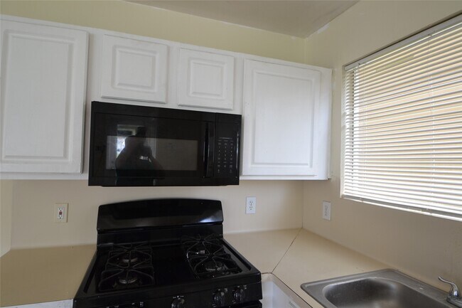 Building Photo - 3811 E Traditions Ct