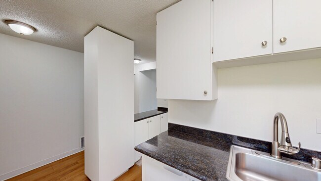 Building Photo - 998 Ignacio Blvd