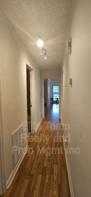 Building Photo - 8106 Tamalpais Ct
