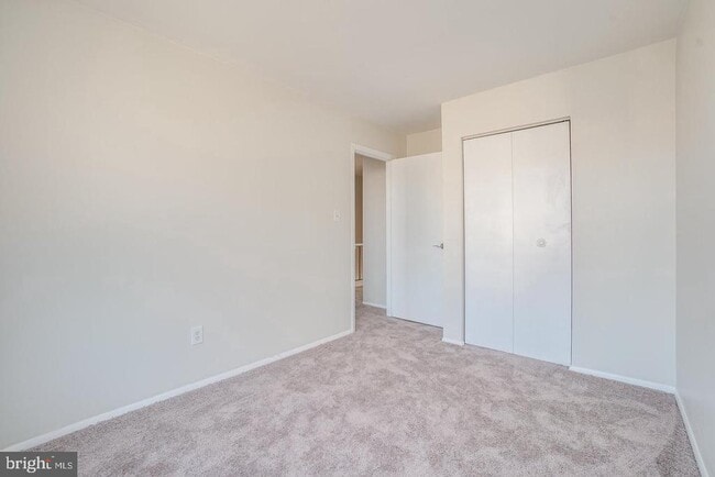 Building Photo - 16 Ebbing Ct