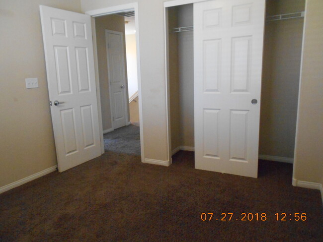 Building Photo - Large 3 Bedroom in the heart of Silverado ...