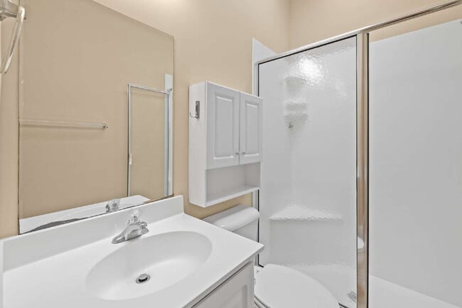 Building Photo - Upscale Historic 3BR/2BA Condo with Rare G...