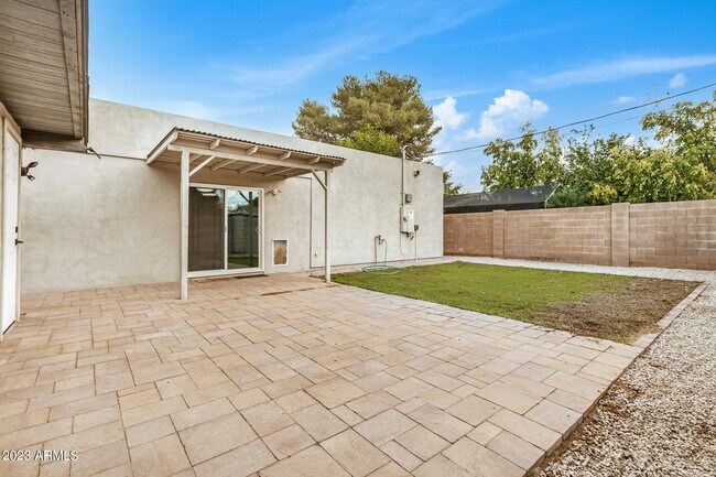 Building Photo - 2201 E Montecito Ave