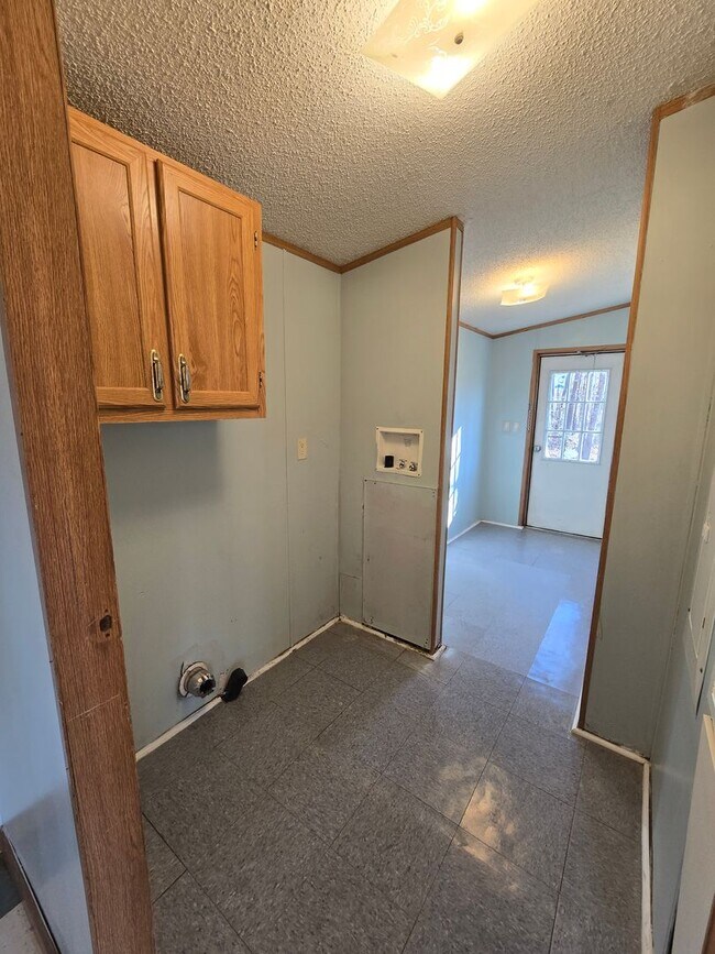 Building Photo - NEW LISTING!!!!!