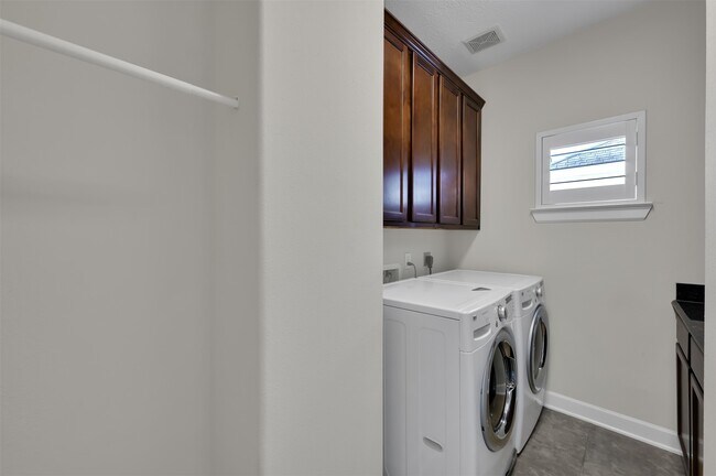 Building Photo - 3324 Chenevert St