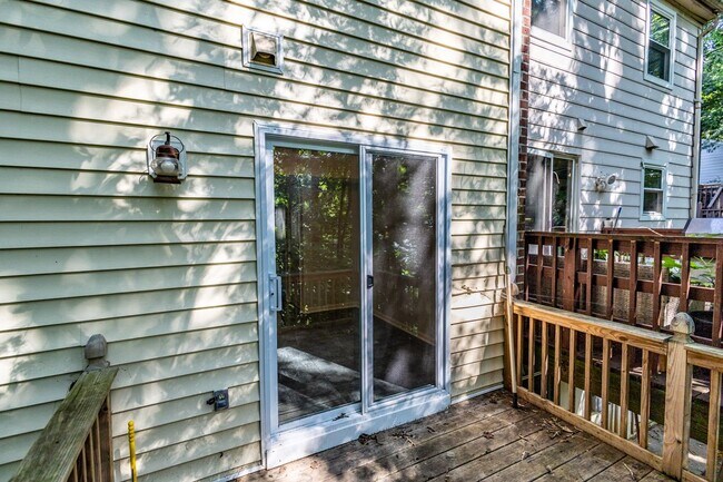 Building Photo - 138 Quince Ln