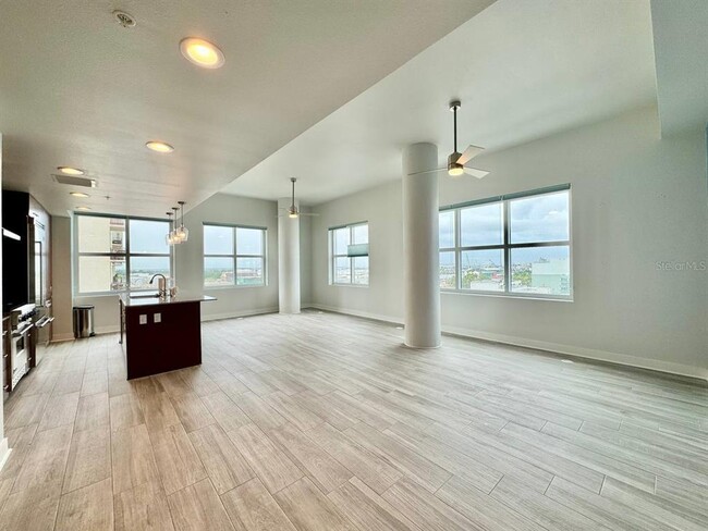 Primary Photo - 1208 E Kennedy Blvd