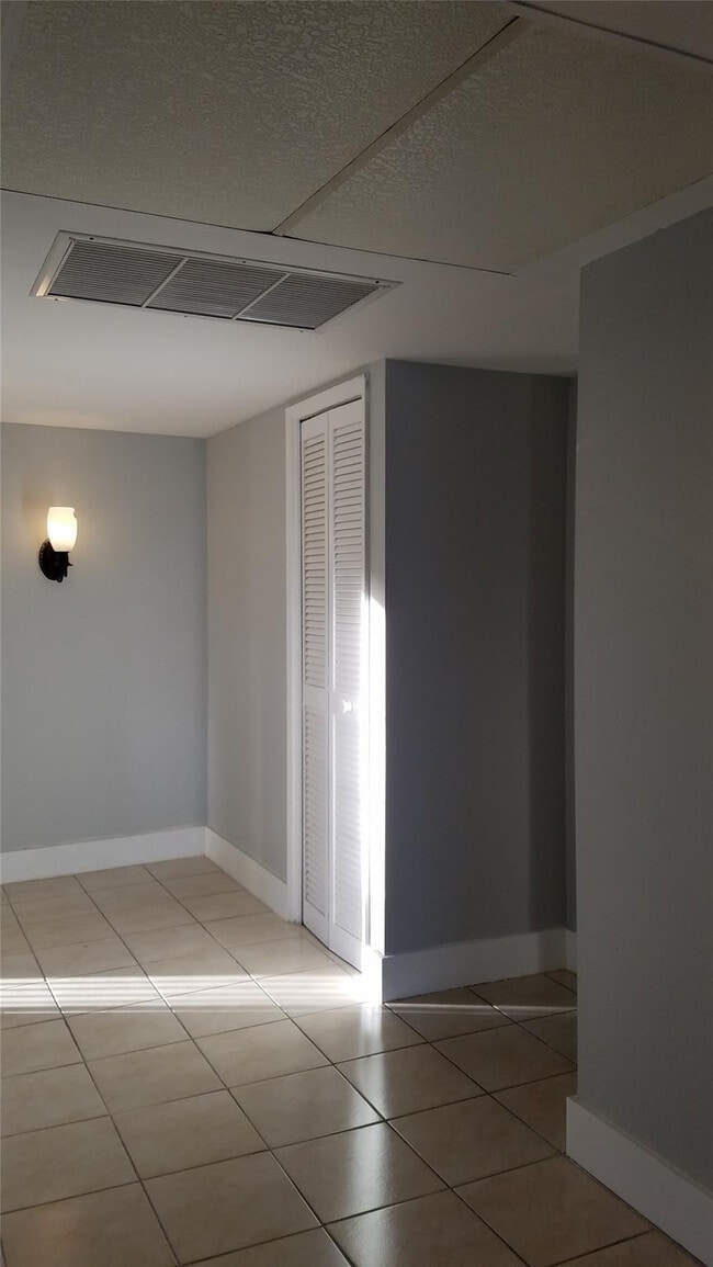 Building Photo - 3100 N Course Ln