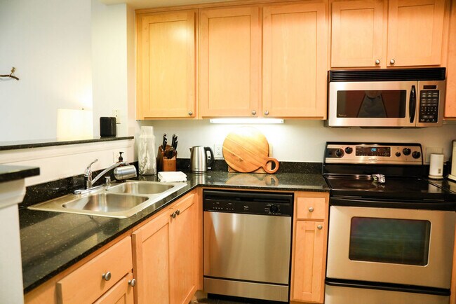 Building Photo - 2419 Fifth Ave