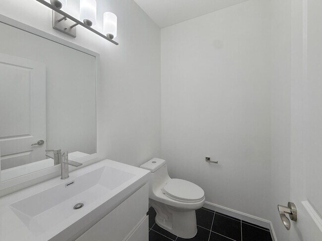 Building Photo - 2322 Shannon Pl SE