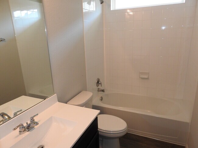 Building Photo - 621 Callahan Ln