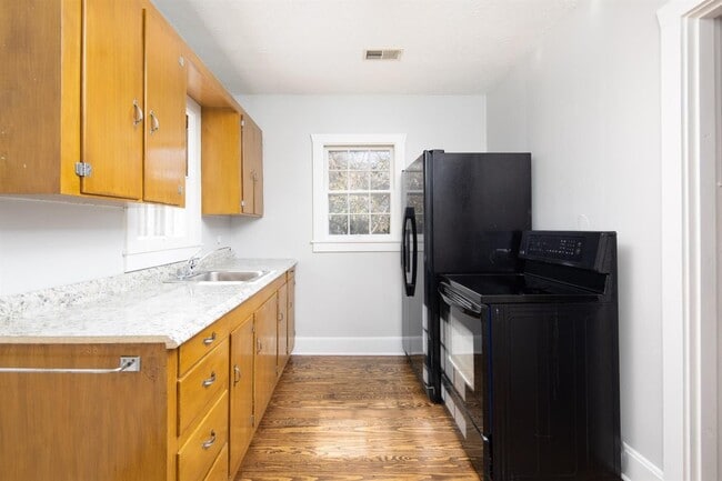 Building Photo - 1220 Hammond Ave