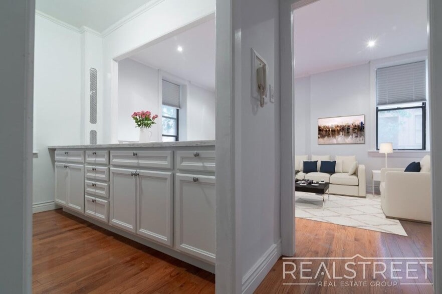 Building Photo - 1 Bed In Prime Brooklyn Heights