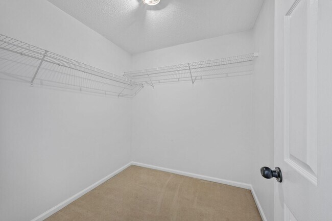 Building Photo - 75 Oak Ridge Cir